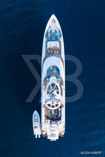 Chasing Daylight yacht exterior 3