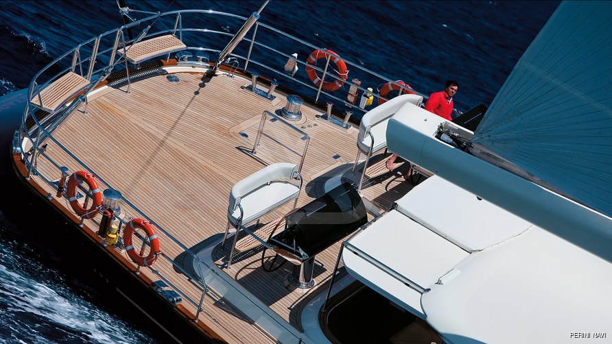 Heritage Of London yacht exterior 5