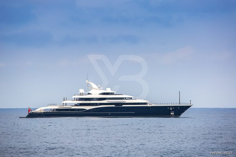 Symphony yacht exterior 25