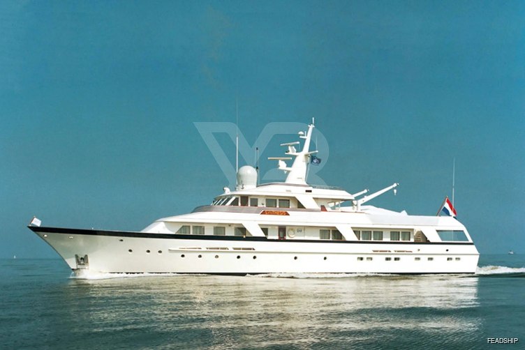 Synthesis 66 yacht exterior 2