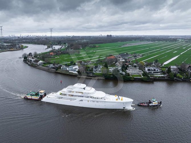 Feadship 715 yacht exterior 5