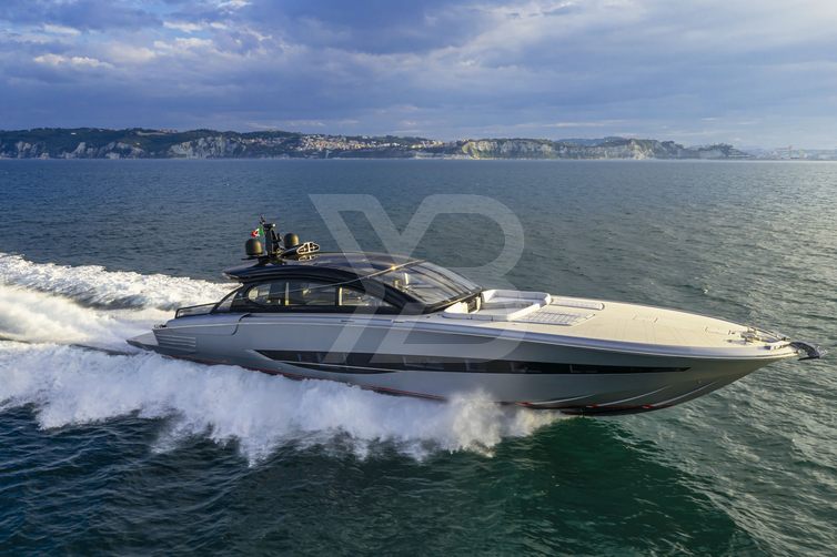 Aldabra yacht exterior 2