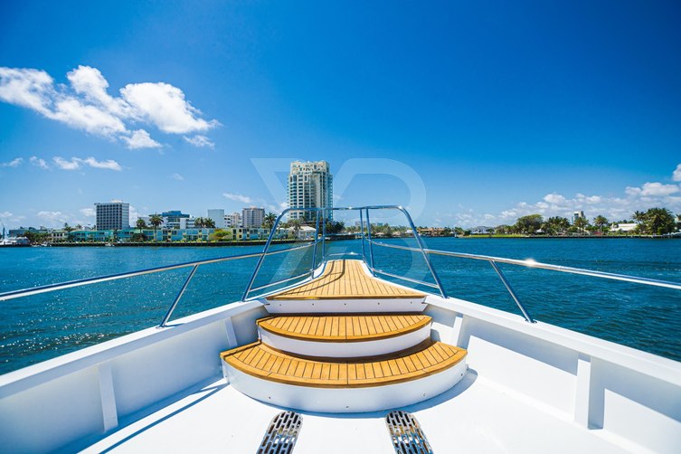 No Boundaries yacht exterior 8
