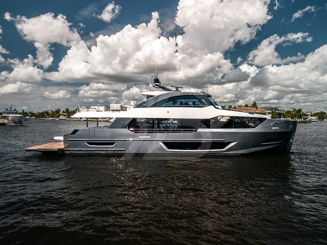 Ocean Alexander 28E/04 yacht exterior 7