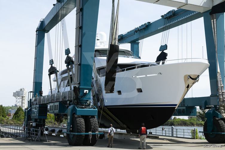 Vagabond yacht exterior 3