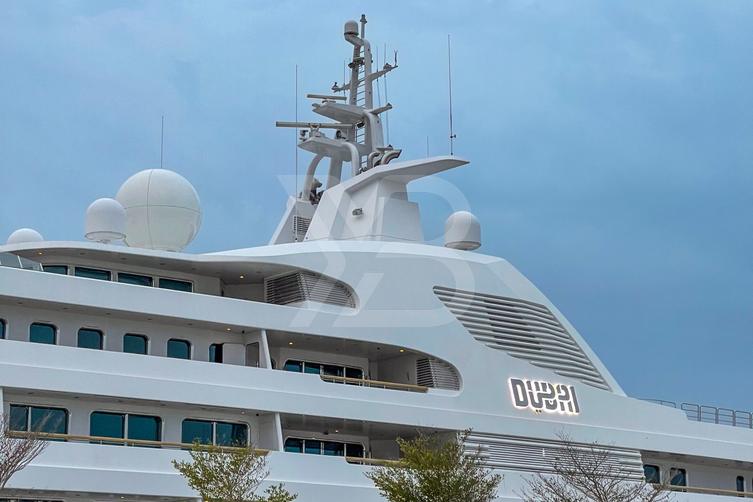 Dubai yacht exterior 4