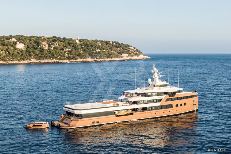 La Datcha yacht exterior 35