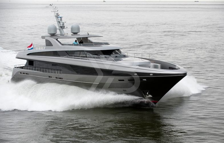 Smooth Operator yacht exterior 3
