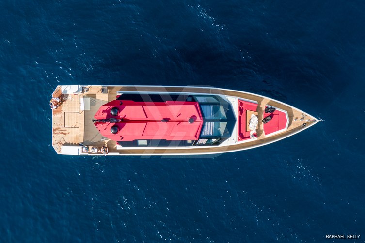 Al Thakhira yacht exterior 2
