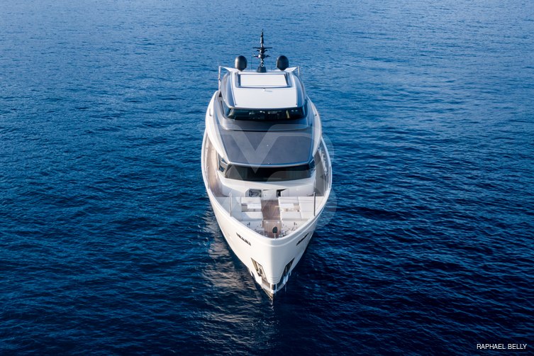 H yacht exterior 3