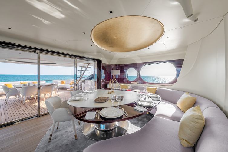 Tanelorn yacht interior 15