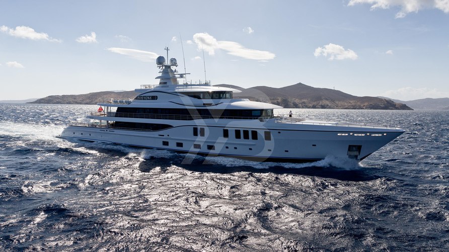 Plvs Vltra yacht exterior 2