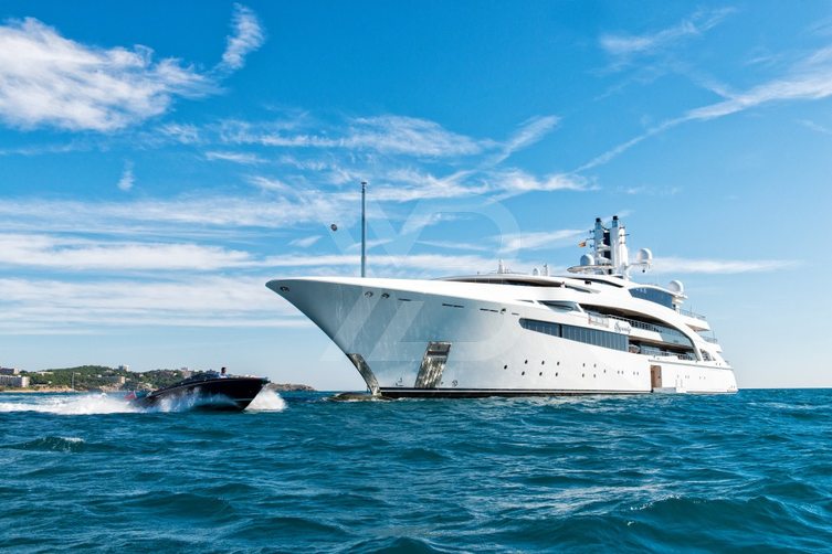 I Dynasty yacht exterior 32