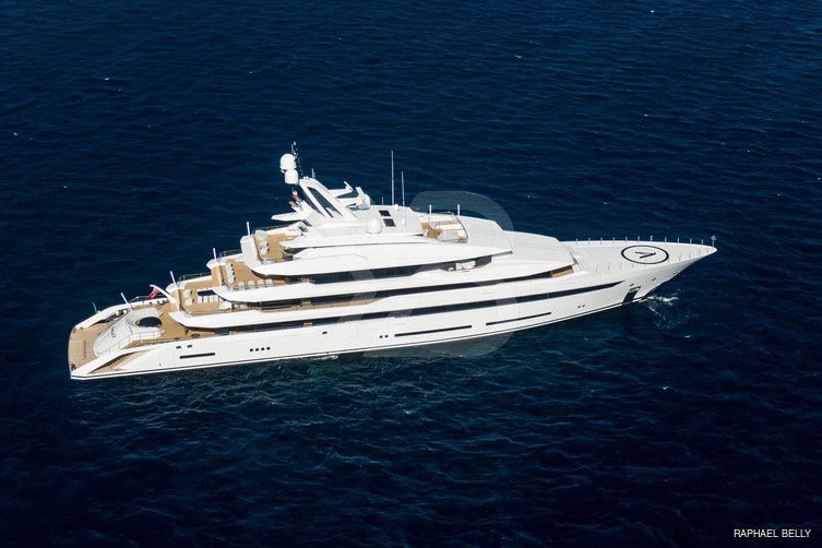 Avantage yacht exterior 41