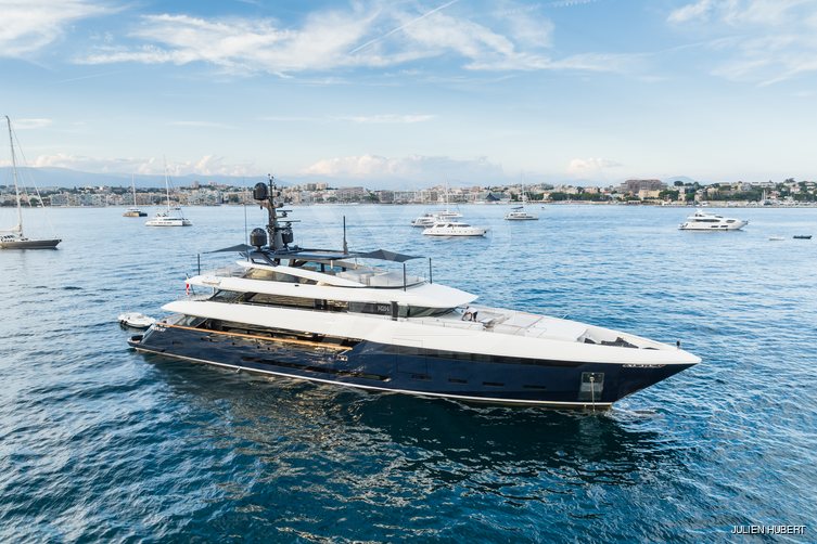 N2H yacht exterior 31