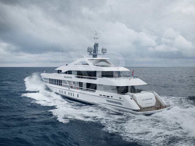 Juno yacht exterior 5