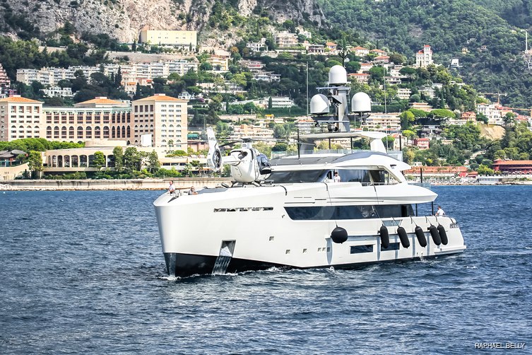 SP1 yacht exterior 3