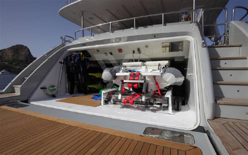 Horizon yacht interior 4