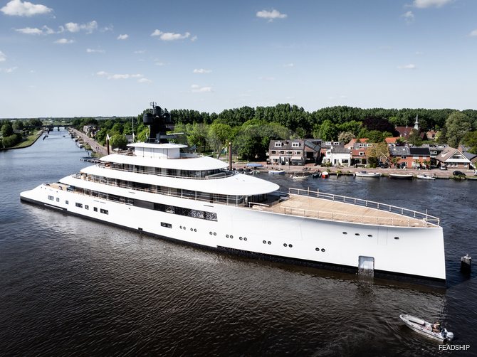 Feadship 824 yacht exterior 2