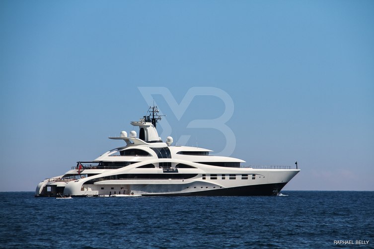 AV yacht exterior 31