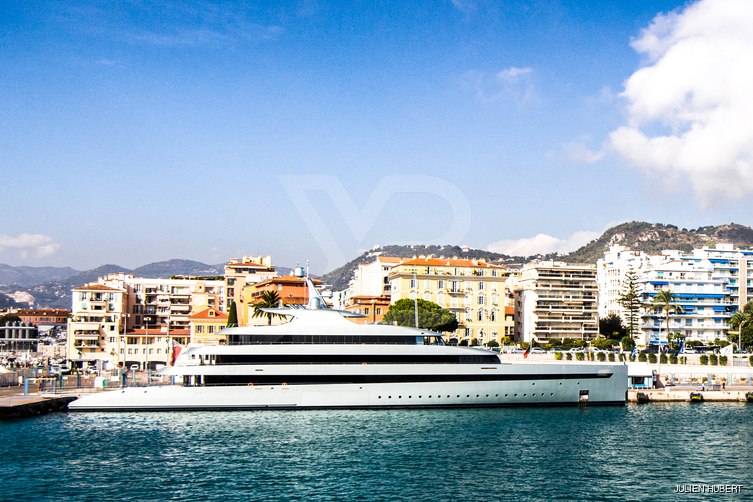 Savannah yacht exterior 21