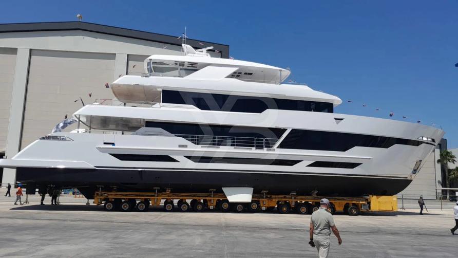 Hargrave 125 yacht exterior 3
