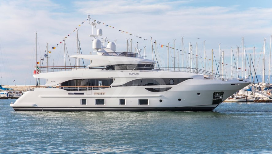 Bella Vita yacht exterior 3