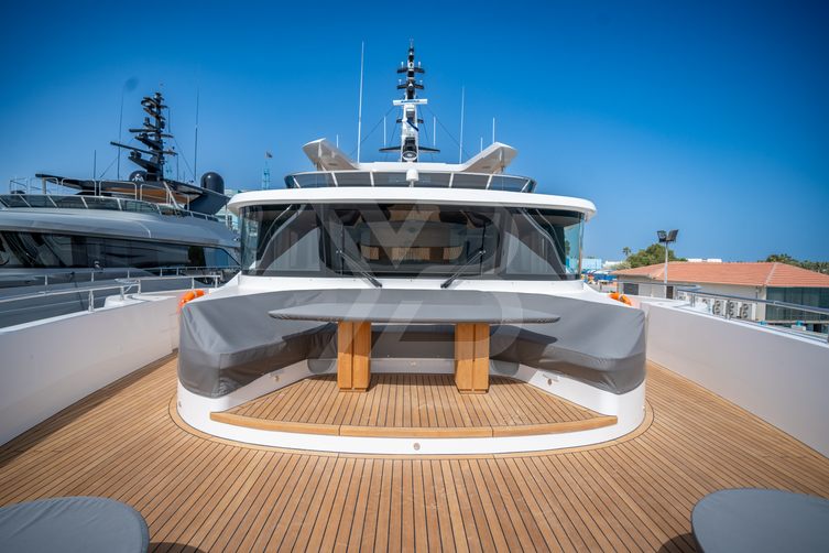 Simplicity yacht exterior 8