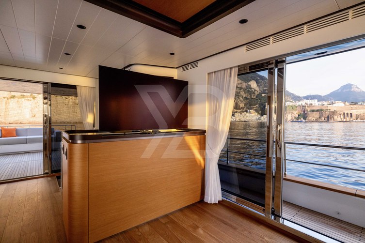 Gipsy VI yacht interior 24