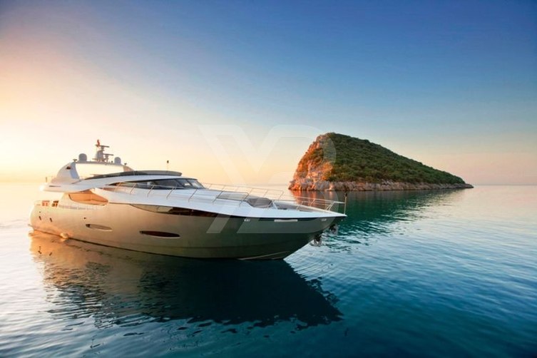 New Vogue yacht exterior 3