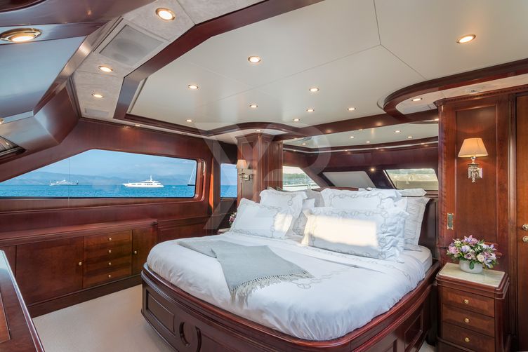 Endless Summer yacht interior 10