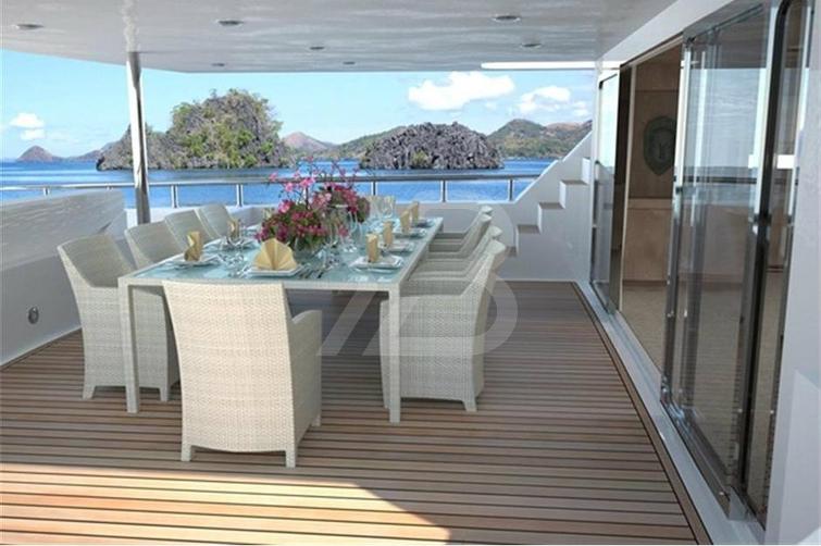 Crocus yacht exterior 6