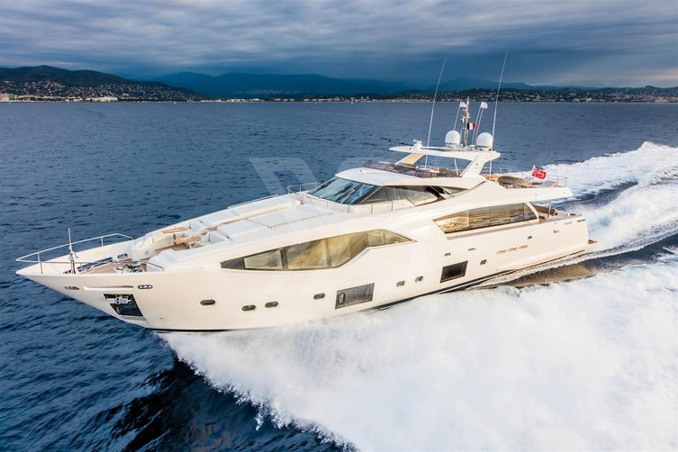 Dokinha V yacht exterior 4