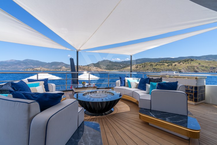 Leona yacht exterior 9