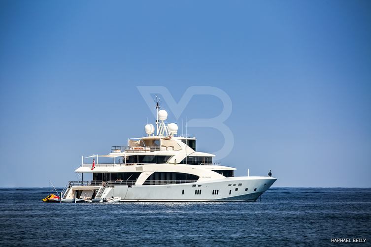 Belongers yacht exterior 2