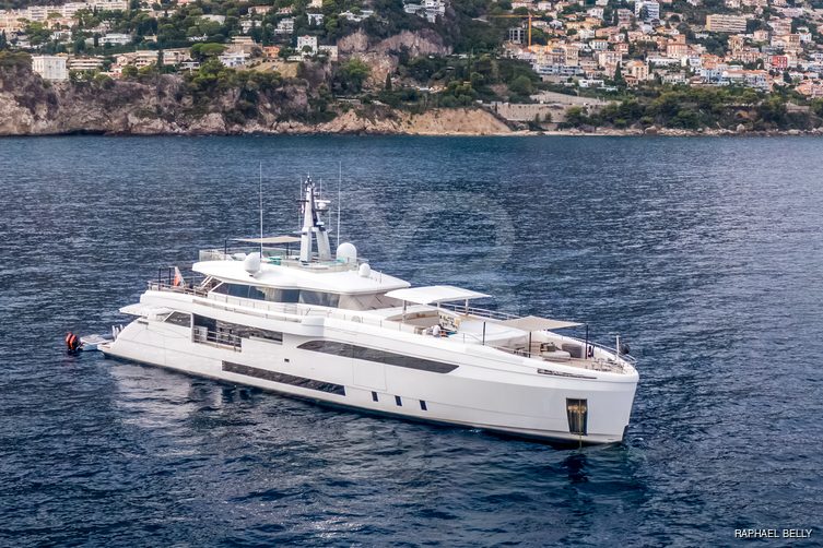 Timeless yacht exterior 18