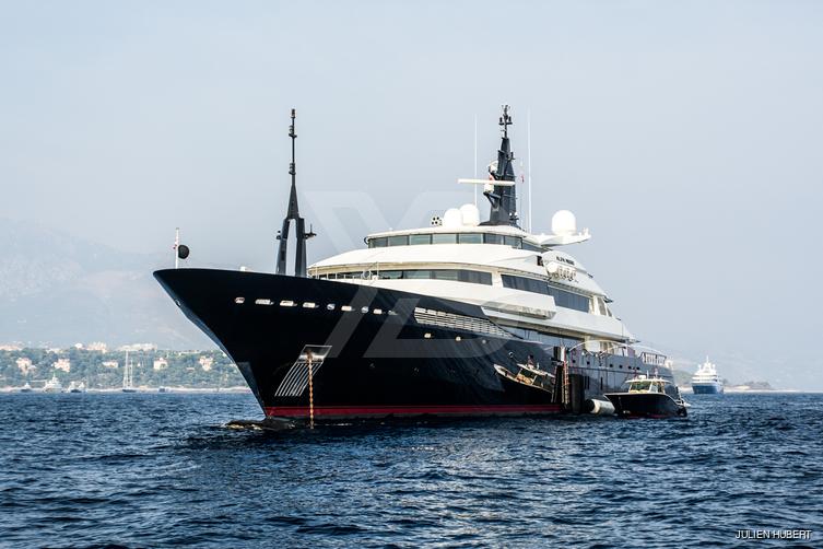 Alfa Nero yacht exterior 3