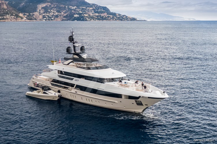 Aily yacht exterior 7