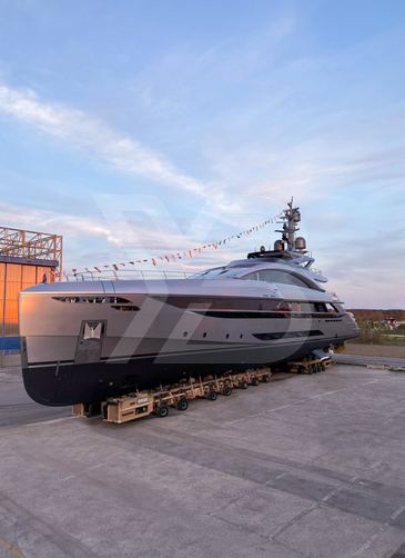 No Stress yacht exterior 14