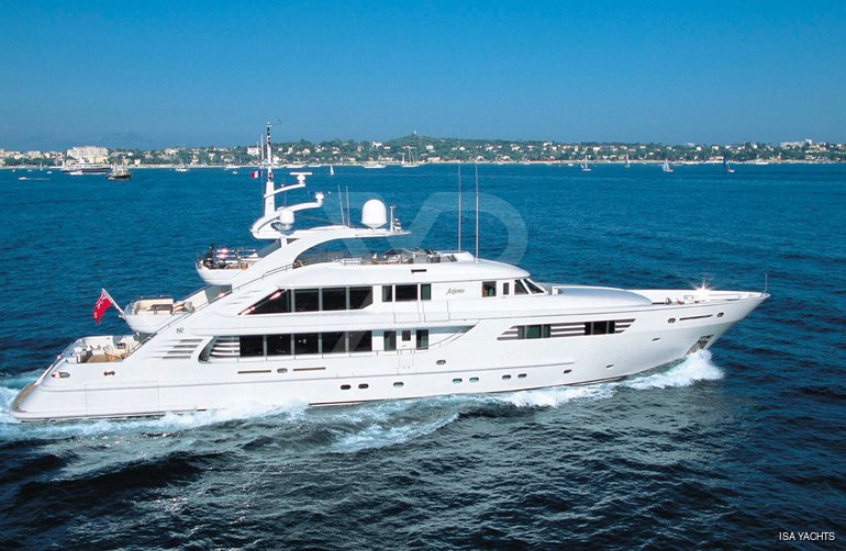 Oasis yacht exterior 2