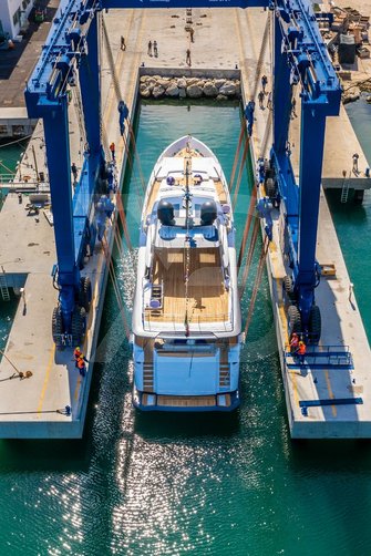 Campari yacht exterior 5