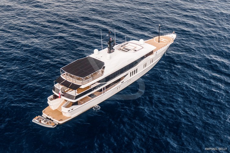 Idol yacht exterior 4