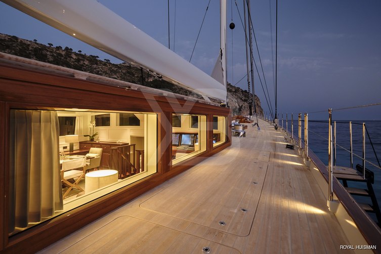 Apsara yacht exterior 7