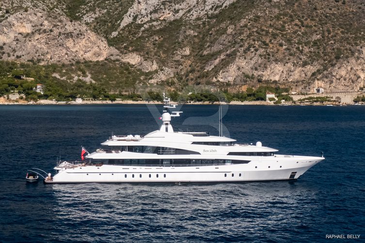 Ludzie yacht exterior 2