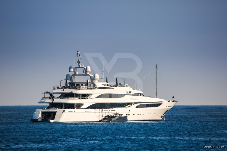 Lioness V yacht exterior 12