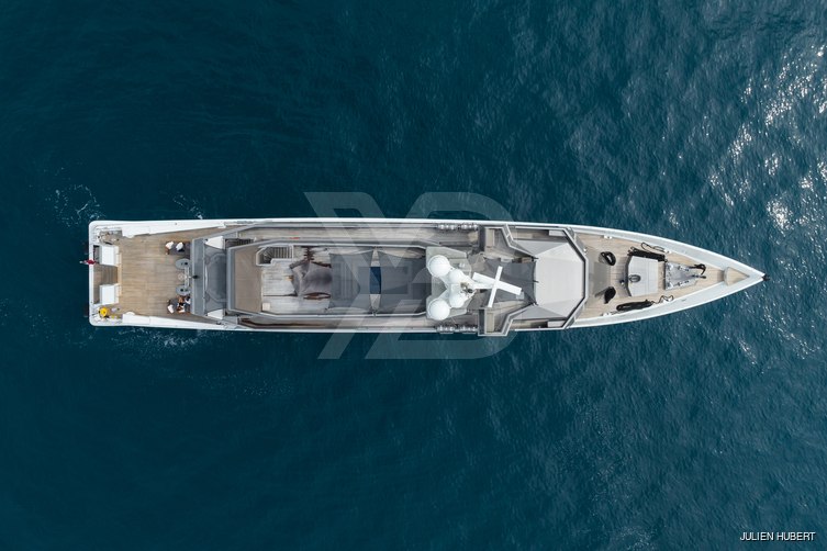 Mizu yacht exterior 8