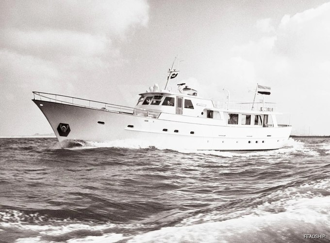 Sultana yacht exterior 2