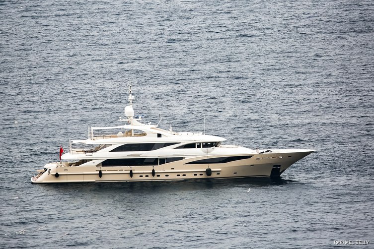 Belle Anna yacht exterior 3