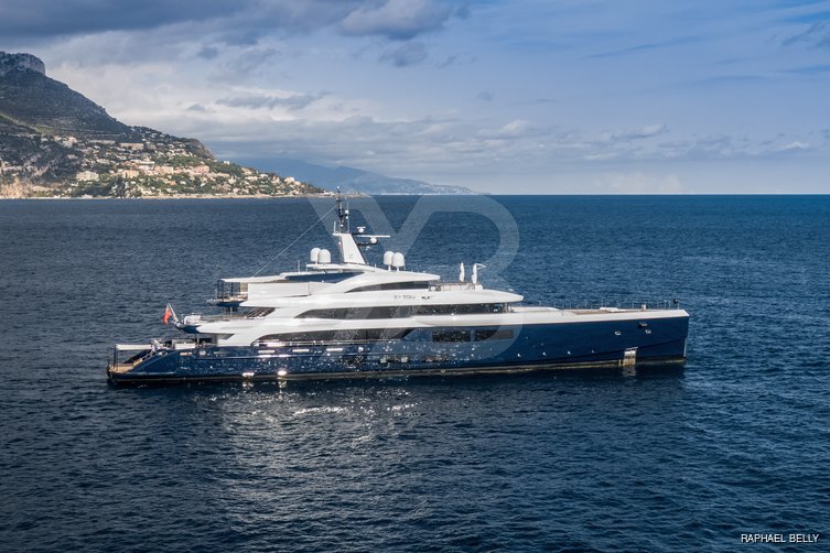 Zazou yacht exterior 8