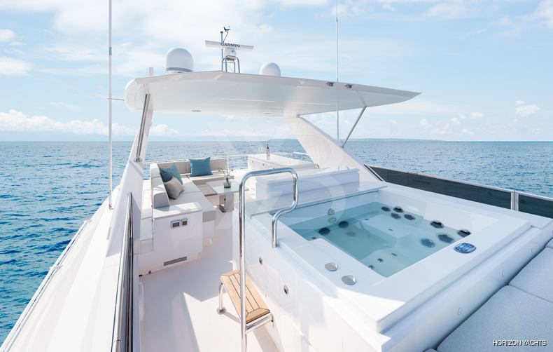 Island Soul yacht exterior 3